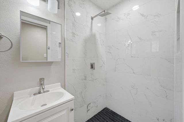 1200 Woodridge Circle, Euless, TX 76040