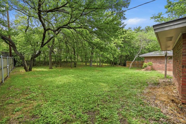 1200 Woodridge Circle, Euless, TX 76040