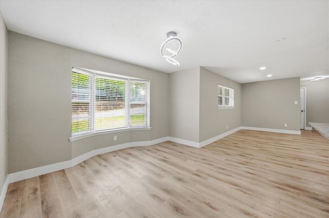 1200 Woodridge Circle, Euless, TX 76040