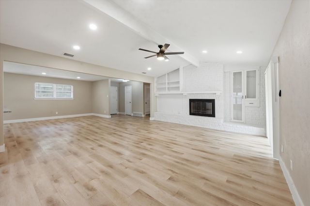 1200 Woodridge Circle, Euless, TX 76040