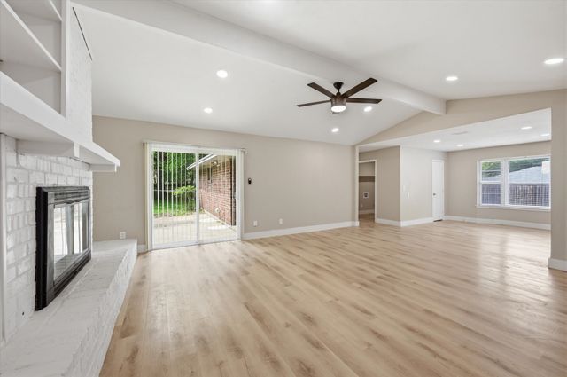 1200 Woodridge Circle, Euless, TX 76040