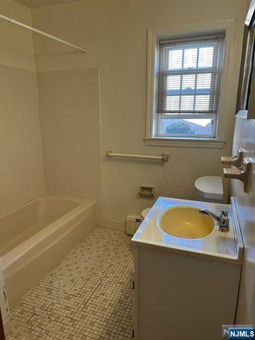 565 GROVE Street A-5, Clifton, NJ 07013