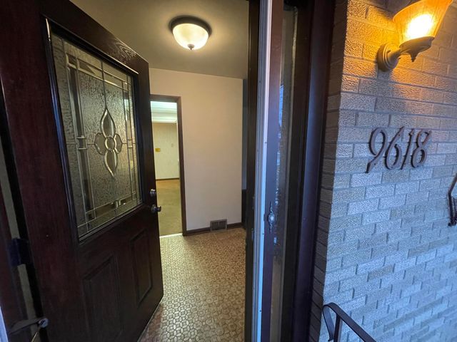 9618 Boulevard Drive, Highland, IN 46322