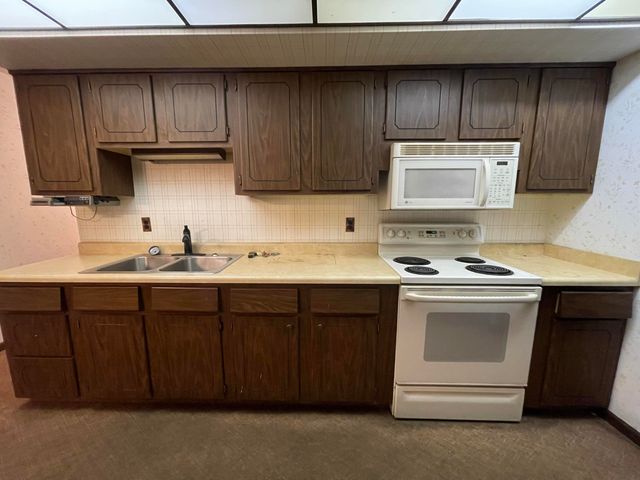 9618 Boulevard Drive, Highland, IN 46322