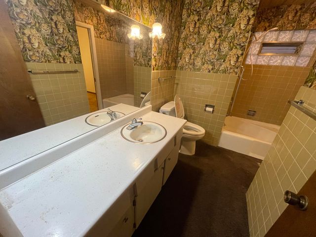 9618 Boulevard Drive, Highland, IN 46322