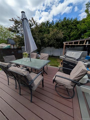 35 E Jackson Avenue E, Babylon, NY 11702