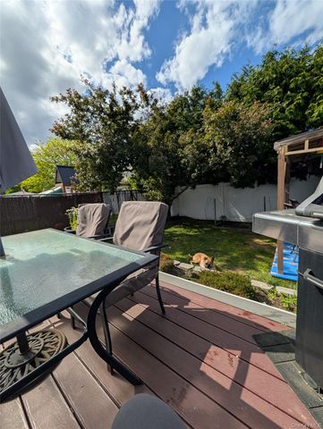 35 E Jackson Avenue E, Babylon, NY 11702