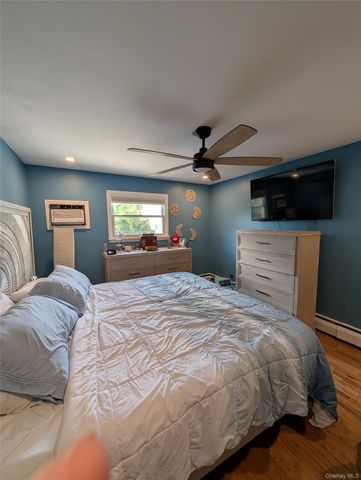 35 E Jackson Avenue E, Babylon, NY 11702