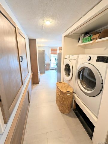 35 E Jackson Avenue E, Babylon, NY 11702