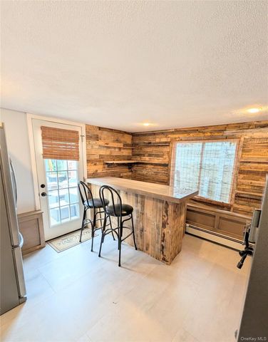 35 E Jackson Avenue E, Babylon, NY 11702