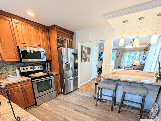 35 E Jackson Avenue E, Babylon, NY 11702