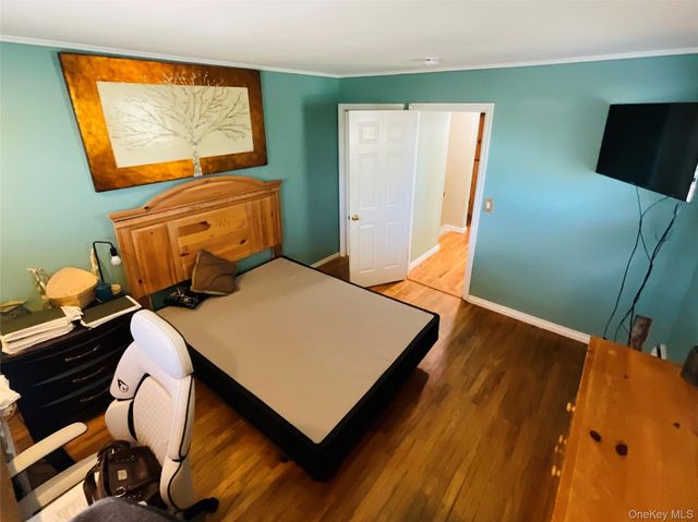 35 E Jackson Avenue E, Babylon, NY 11702