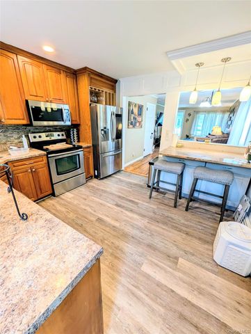 35 E Jackson Avenue E, Babylon, NY 11702