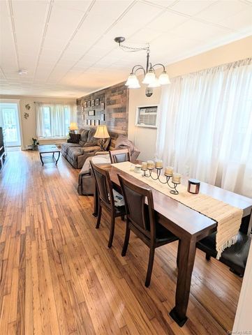 35 E Jackson Avenue E, Babylon, NY 11702