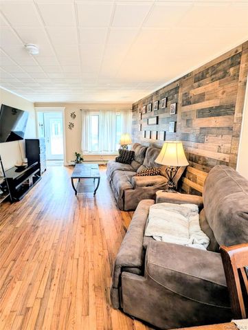 35 E Jackson Avenue E, Babylon, NY 11702