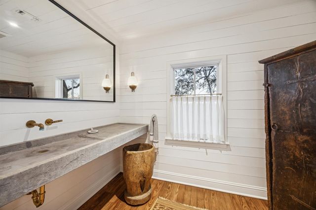 6389 Miller Road, New Ulm, TX 78950