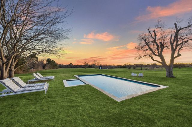 6389 Miller Road, New Ulm, TX 78950