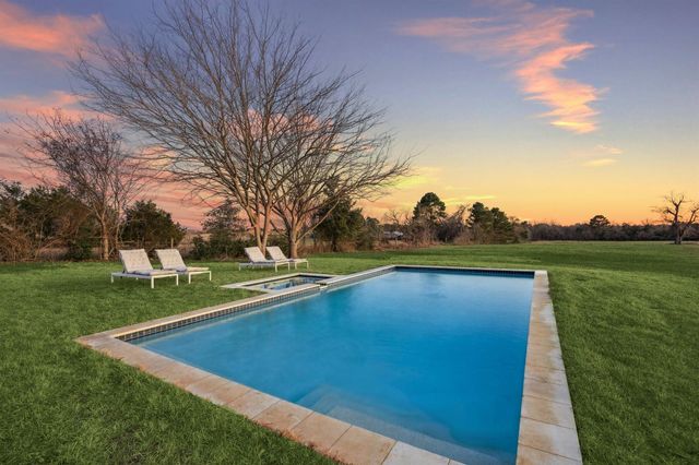 6389 Miller Road, New Ulm, TX 78950