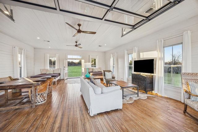 6389 Miller Road, New Ulm, TX 78950