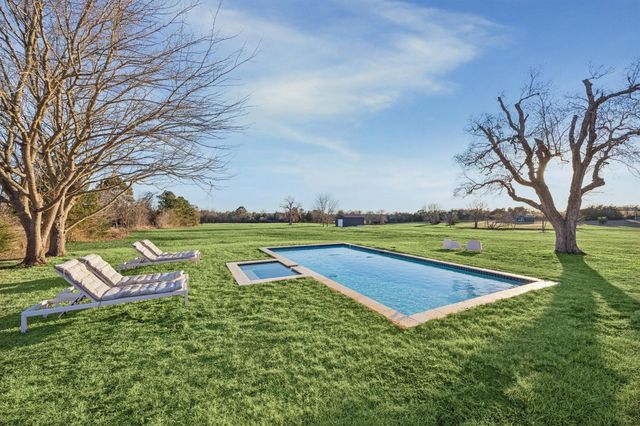 6389 Miller Road, New Ulm, TX 78950