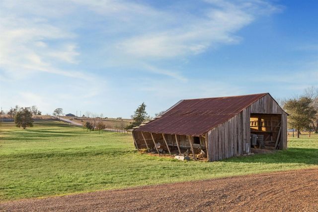 6389 Miller Road, New Ulm, TX 78950