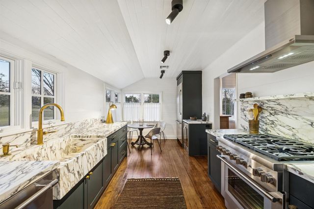 6389 Miller Road, New Ulm, TX 78950