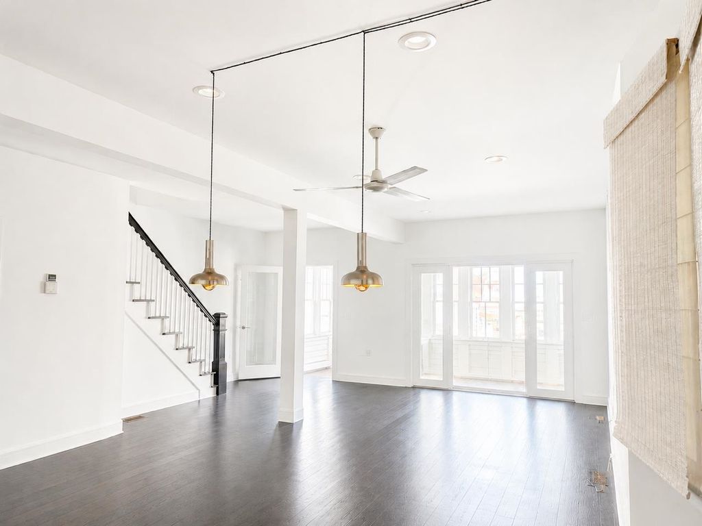 528 UNDERCLIFF AVE, Edgewater, NJ 07020