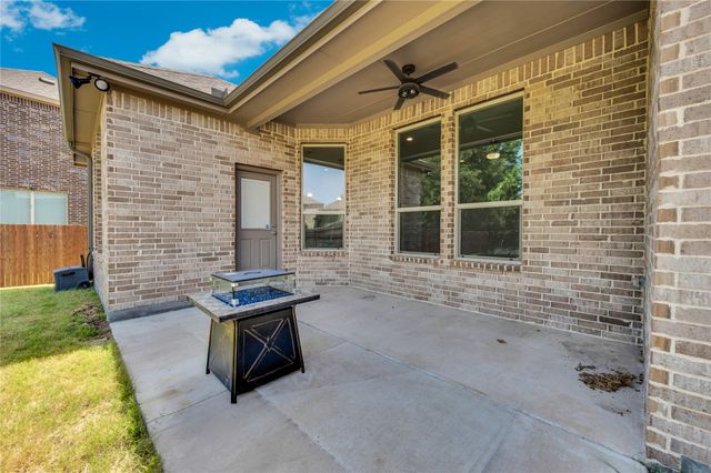 802 Grove Park Lane, Midlothian, TX 76065