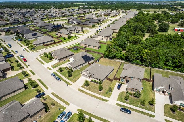 802 Grove Park Lane, Midlothian, TX 76065