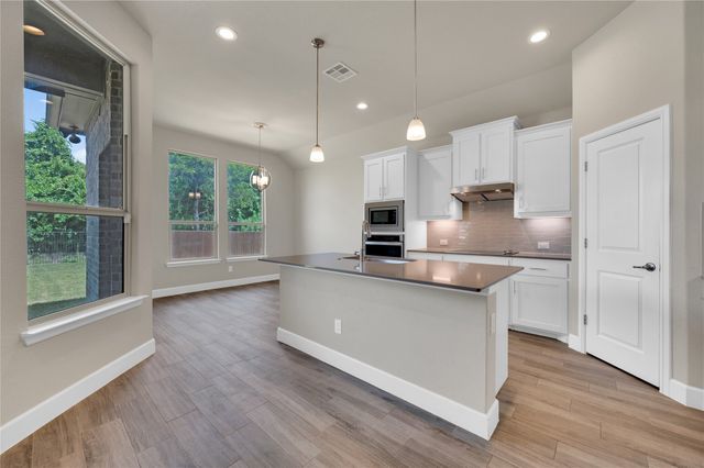802 Grove Park Lane, Midlothian, TX 76065