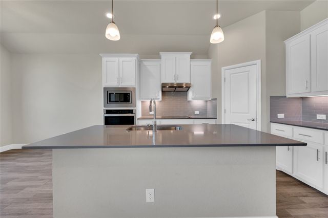 802 Grove Park Lane, Midlothian, TX 76065