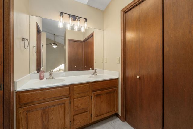 437 W Woodland Dr, Derby, KS 67037