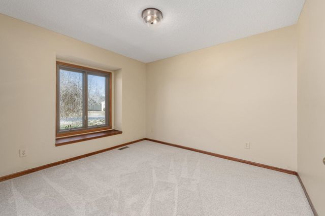 437 W Woodland Dr, Derby, KS 67037