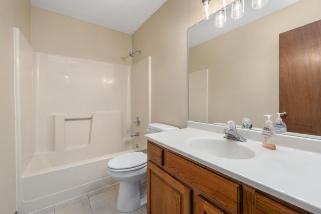 437 W Woodland Dr, Derby, KS 67037