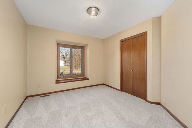 437 W Woodland Dr, Derby, KS 67037