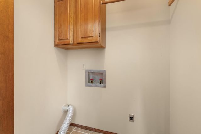 437 W Woodland Dr, Derby, KS 67037