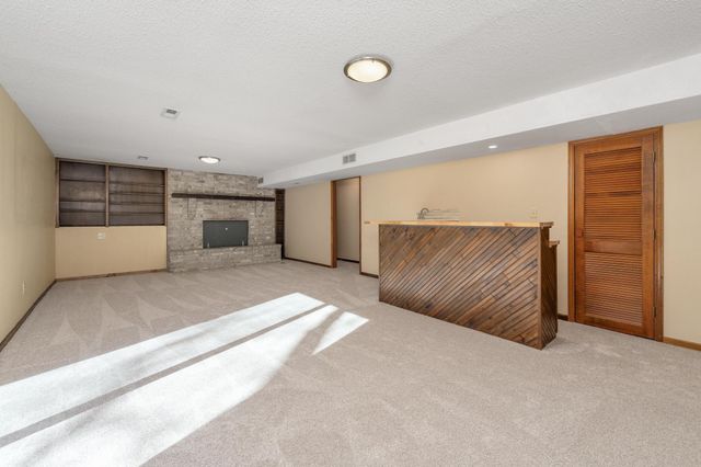 437 W Woodland Dr, Derby, KS 67037