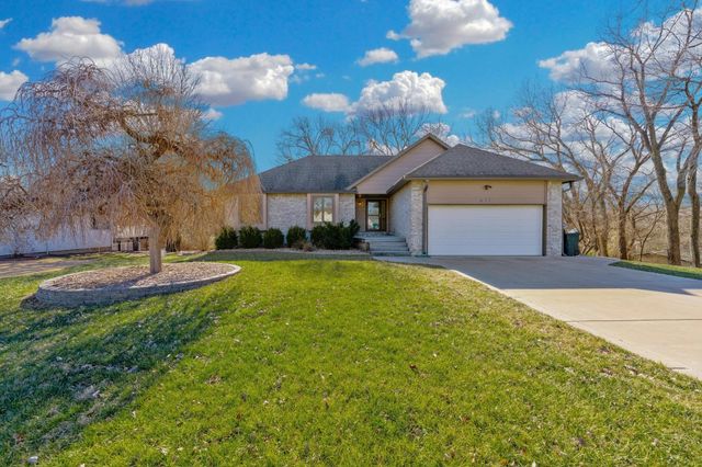 437 W Woodland Dr, Derby, KS 67037