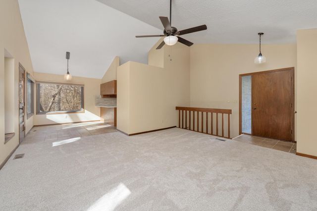 437 W Woodland Dr, Derby, KS 67037