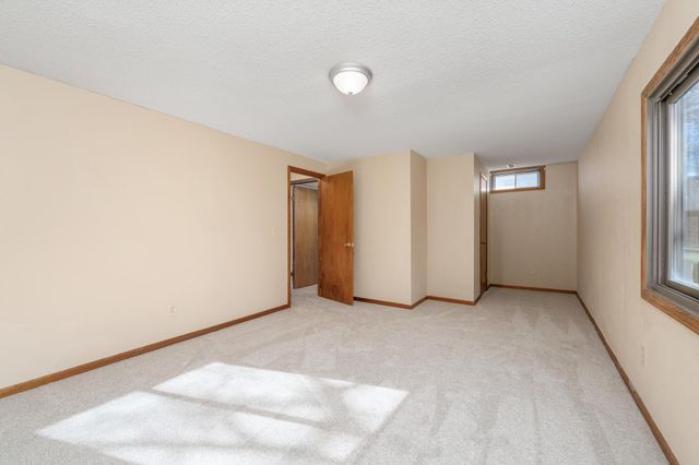 437 W Woodland Dr, Derby, KS 67037