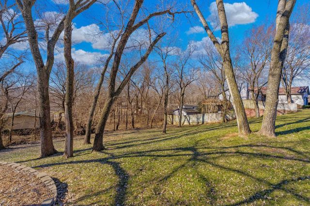 437 W Woodland Dr, Derby, KS 67037