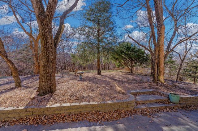 437 W Woodland Dr, Derby, KS 67037