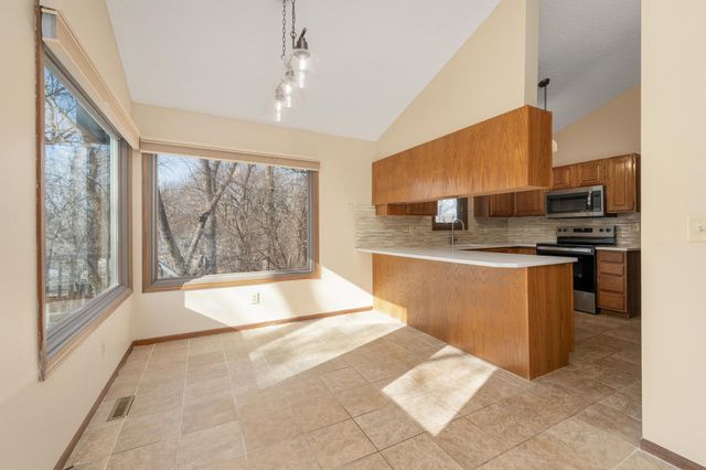 437 W Woodland Dr, Derby, KS 67037