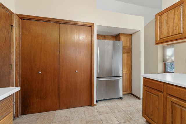 437 W Woodland Dr, Derby, KS 67037