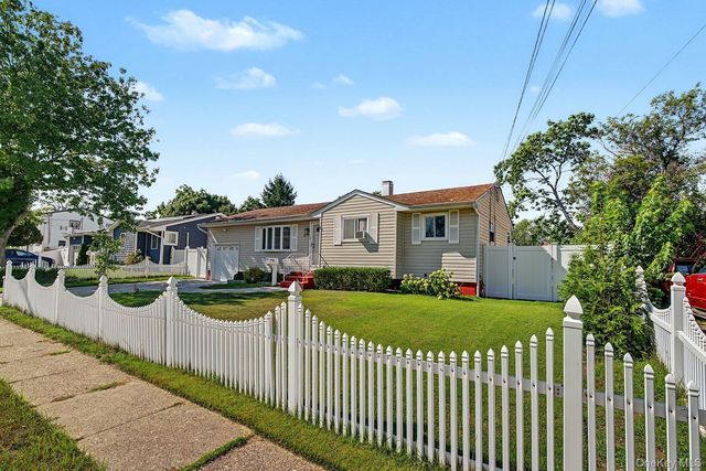 81 Ellery Street, Brentwood, NY 11717