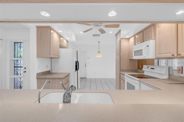 8237 BREEZE COVE LANE, Orlando, FL 32819