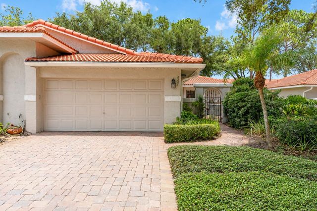 8237 BREEZE COVE LANE, Orlando, FL 32819