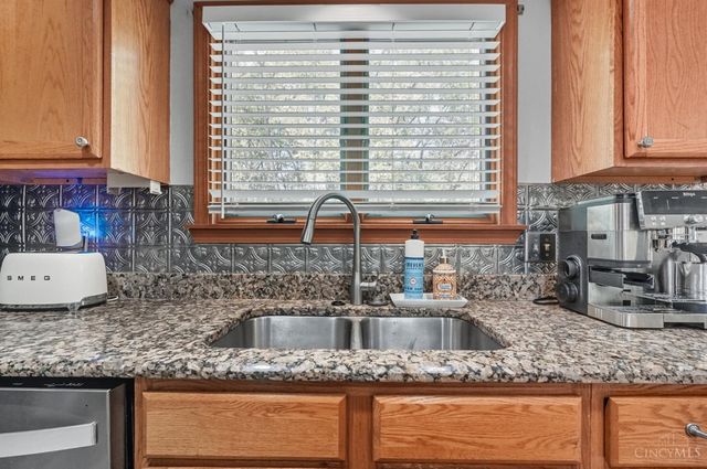 12025 Springdale Lake Drive, Springdale, OH 45246