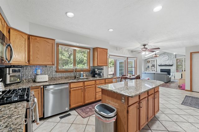 12025 Springdale Lake Drive, Springdale, OH 45246