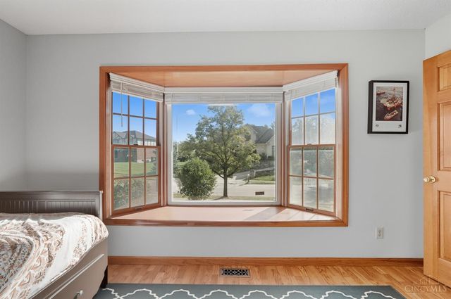 12025 Springdale Lake Drive, Springdale, OH 45246